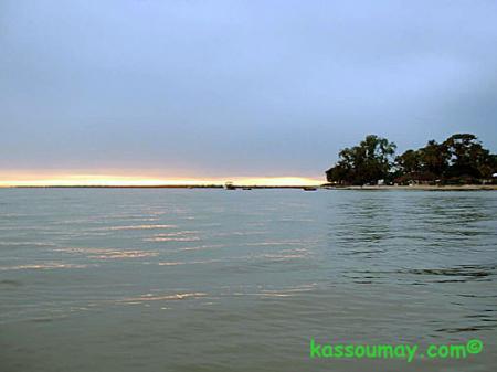 au coucher du soleil mon pays